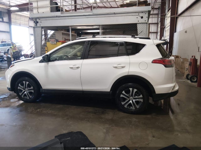 JTMBFREV9JJ255032 Toyota RAV4 LE