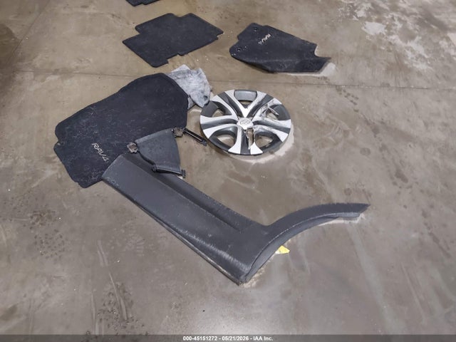 JTMBFREV9JJ255032 Toyota RAV4 LE