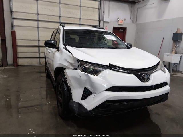 JTMBFREV9JJ255032 Toyota RAV4 LE
