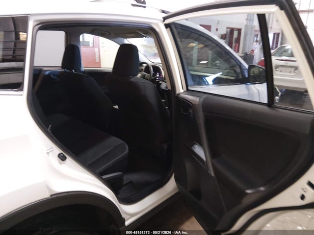 JTMBFREV9JJ255032 Toyota RAV4 LE