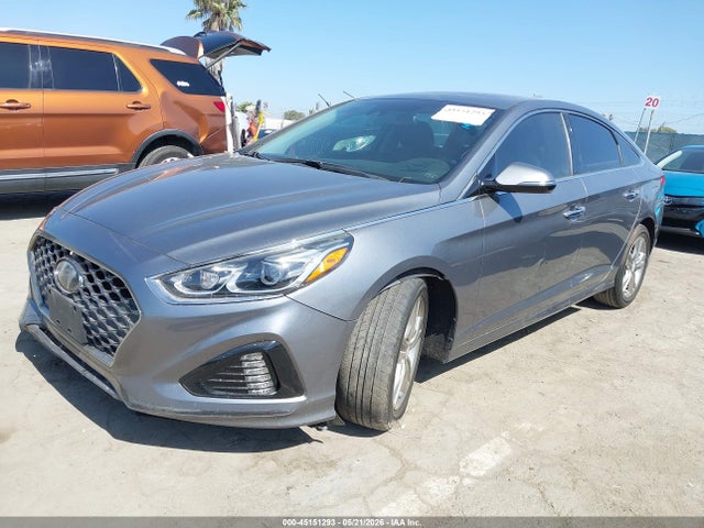 Hyundai Sonata Limited 2019 5NPE34AF7KH768572 Image 2
