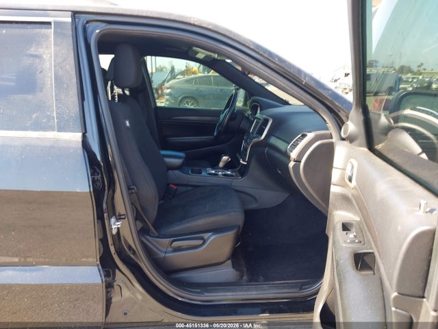 45151336 :رقم المزاد ، 1C4RJEAG3HC846694 vin ، 2017 Jeep Grand Cherokee Laredo 4x2 مزاد بيع