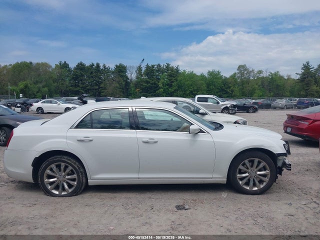 2015 Chrysler 300 Limited მანქანა იყიდება აუქციონზე, vin: 2C3CCARG5FH760783, აუქციონის ნომერი: 45152414