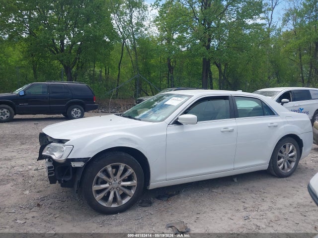 2015 Chrysler 300 Limited მანქანა იყიდება აუქციონზე, vin: 2C3CCARG5FH760783, აუქციონის ნომერი: 45152414