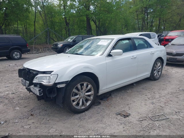 2015 Chrysler 300 Limited მანქანა იყიდება აუქციონზე, vin: 2C3CCARG5FH760783, აუქციონის ნომერი: 45152414