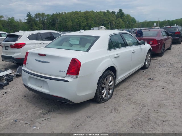 2015 Chrysler 300 Limited მანქანა იყიდება აუქციონზე, vin: 2C3CCARG5FH760783, აუქციონის ნომერი: 45152414