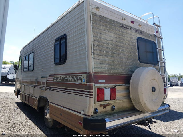 45152552 :رقم المزاد ، 1GBJP37WXE3329438 vin ، 1984 Chevrolet P30 مزاد بيع