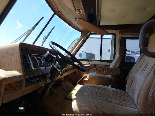 45152552 :رقم المزاد ، 1GBJP37WXE3329438 vin ، 1984 Chevrolet P30 مزاد بيع