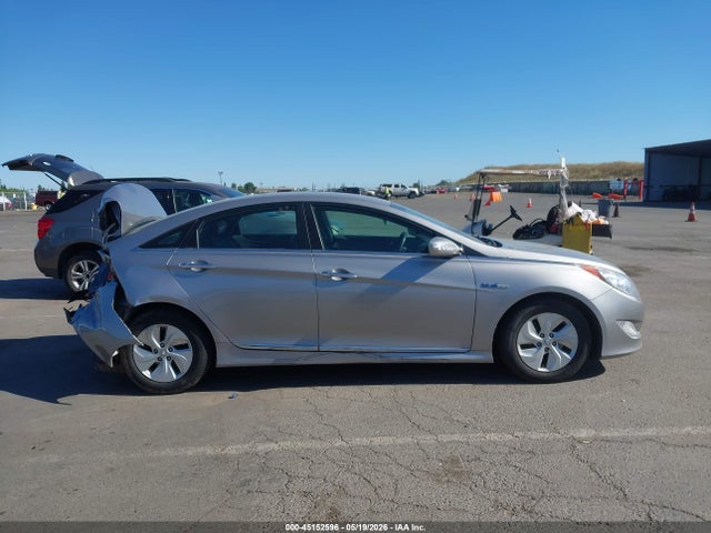 2013 Hyundai Sonata Hybrid მანქანა იყიდება აუქციონზე, vin: KMHEC4A42DA077809, აუქციონის ნომერი: 45152596