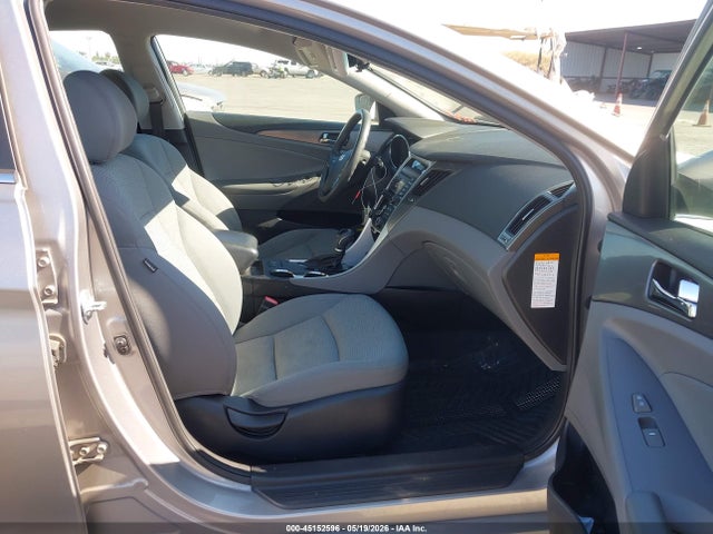 2013 Hyundai Sonata Hybrid მანქანა იყიდება აუქციონზე, vin: KMHEC4A42DA077809, აუქციონის ნომერი: 45152596