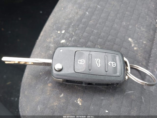 45152626 :رقم المزاد ، 3VWD17AJ4FM300352 vin ، 2015 Volkswagen Jetta 1.8t Se مزاد بيع