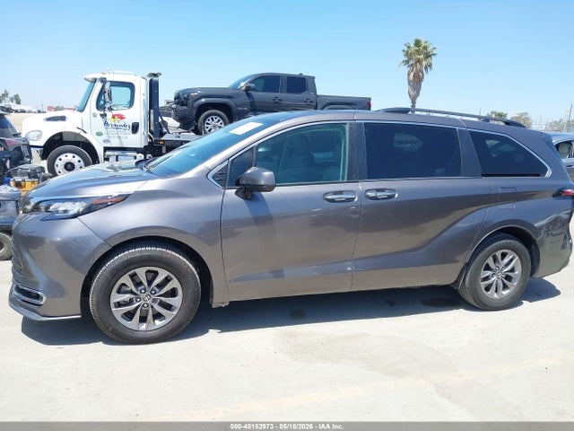 5TDJRKEC1MS005543 Toyota SIENNA XLE