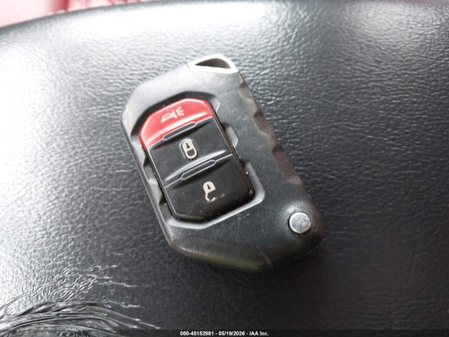 45152981 :رقم المزاد ، 1C4HJXEN1MW653503 vin ، 2021 Jeep Wrangler Unlimited Sahara 4x4 مزاد بيع