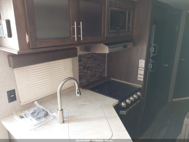 45153038 :رقم المزاد ، 4X4TCKB29KK053229 vin ، 2019 Cherokee Other مزاد بيع