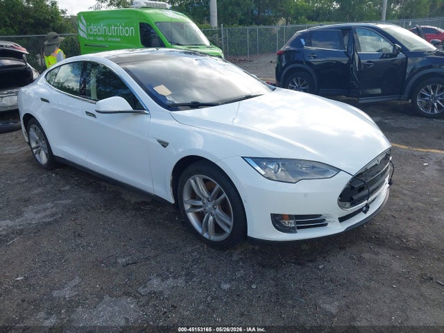 2014 Tesla Model S მანქანა იყიდება აუქციონზე, vin: 5YJSA1S16EFP52389, აუქციონის ნომერი: 45153165