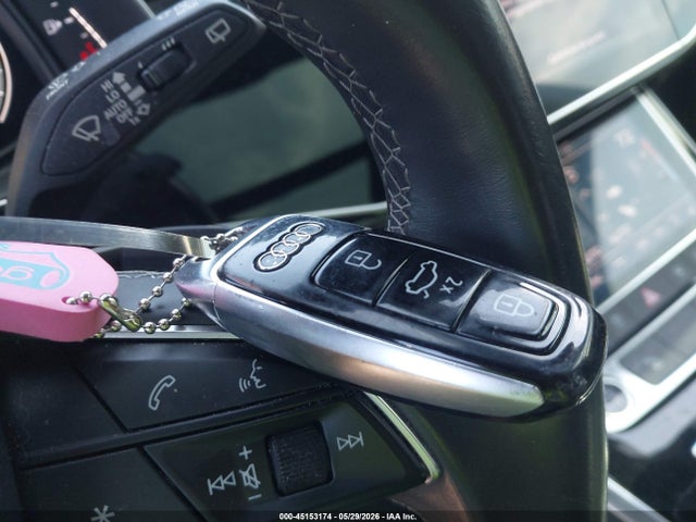 45153174 :رقم المزاد ، WA1EVAF11MD021283 vin ، 2021 Audi Q8 Premium Plus 55 Tfsi Quattro Tiptronic مزاد بيع