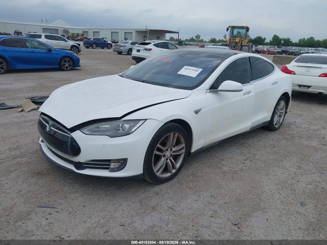2014 Tesla Model S P85 მანქანა იყიდება აუქციონზე, vin: 5YJSA1H1XEFP32685, აუქციონის ნომერი: 45153204