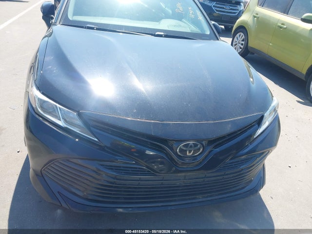 2018 Toyota Camry Le მანქანა იყიდება აუქციონზე, vin: 4T1B11HKXJU655113, აუქციონის ნომერი: 45153420
