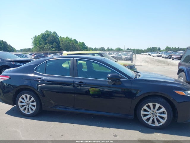 2018 Toyota Camry Le მანქანა იყიდება აუქციონზე, vin: 4T1B11HKXJU655113, აუქციონის ნომერი: 45153420