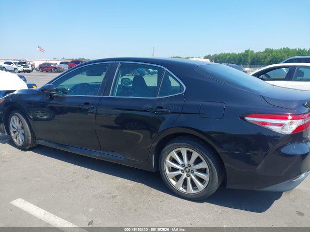 2018 Toyota Camry Le მანქანა იყიდება აუქციონზე, vin: 4T1B11HKXJU655113, აუქციონის ნომერი: 45153420
