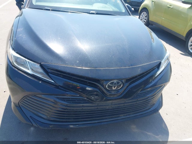 2018 Toyota Camry Le მანქანა იყიდება აუქციონზე, vin: 4T1B11HKXJU655113, აუქციონის ნომერი: 45153420