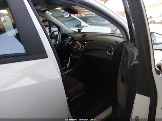 KL7CJKSB3JB544175 Chevrolet TRAX LS