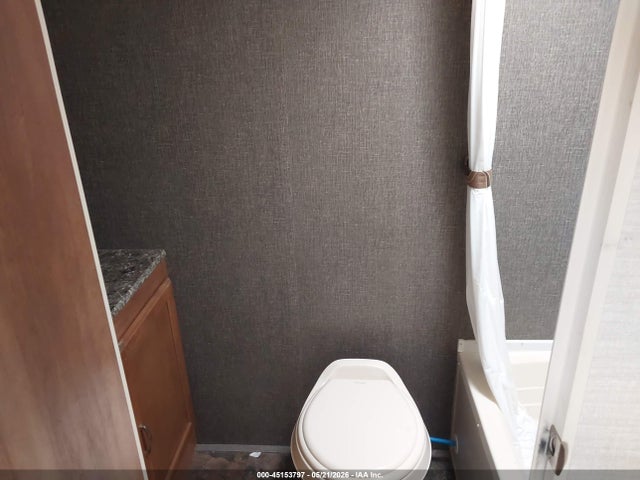 Springdale Summerland 2016 4YDT1701XG3150151 Image 12