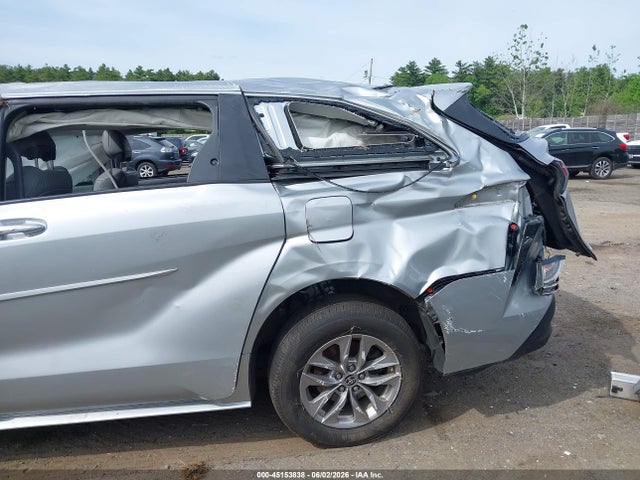 5TDYSKFCXNS065145 Toyota SIENNA XLE
