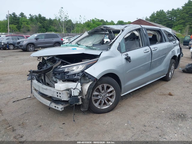 5TDYSKFCXNS065145 Toyota SIENNA XLE
