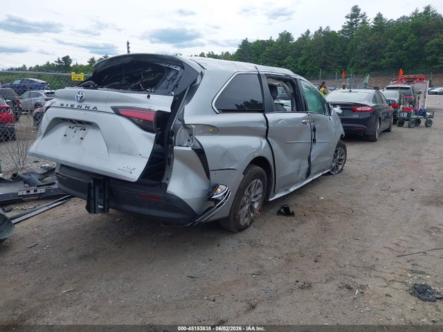 5TDYSKFCXNS065145 Toyota SIENNA XLE