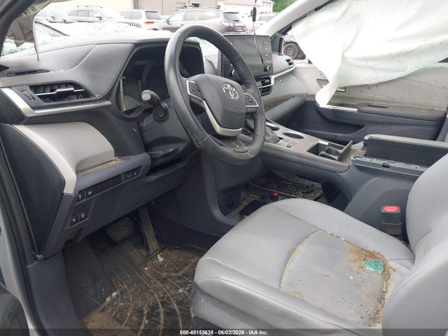 5TDYSKFCXNS065145 Toyota SIENNA XLE