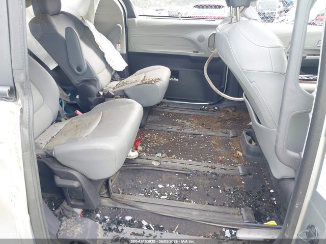 5TDYSKFCXNS065145 Toyota SIENNA XLE