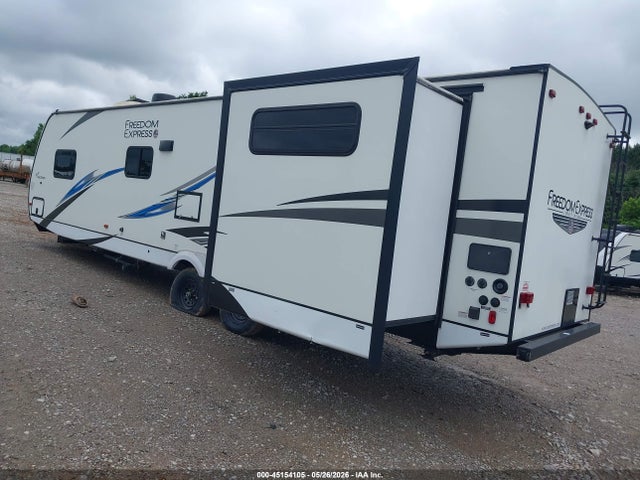 Coachmen Freedom Express 2020 5ZT2FEYB7LW011426 Image 3