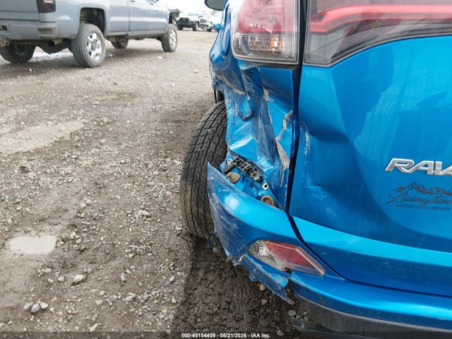 JTMBFREV1JJ206617 Toyota RAV4 LE