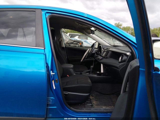 JTMBFREV1JJ206617 Toyota RAV4 LE