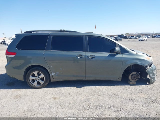 2014 Toyota Sienna Le V6 8 Passenger მანქანა იყიდება აუქციონზე, vin: 5TDKK3DC9ES507072, აუქციონის ნომერი: 45154605