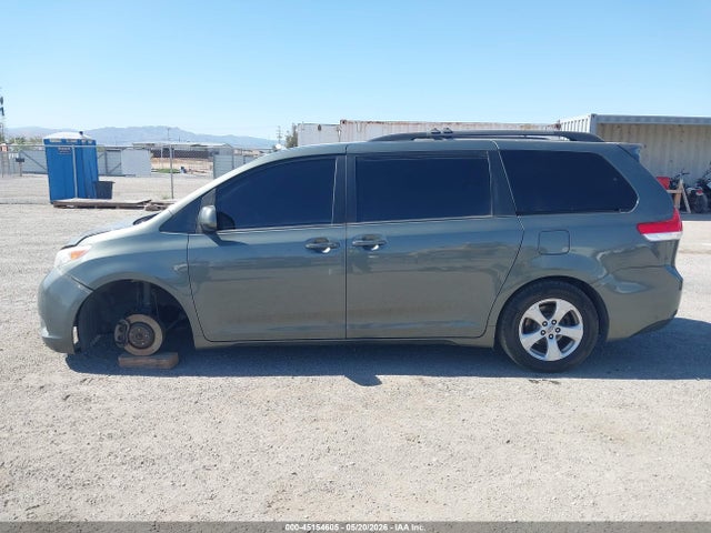 2014 Toyota Sienna Le V6 8 Passenger მანქანა იყიდება აუქციონზე, vin: 5TDKK3DC9ES507072, აუქციონის ნომერი: 45154605