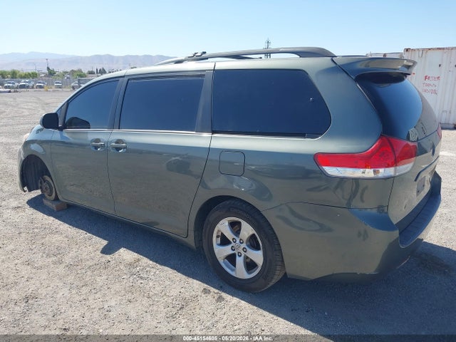 2014 Toyota Sienna Le V6 8 Passenger მანქანა იყიდება აუქციონზე, vin: 5TDKK3DC9ES507072, აუქციონის ნომერი: 45154605