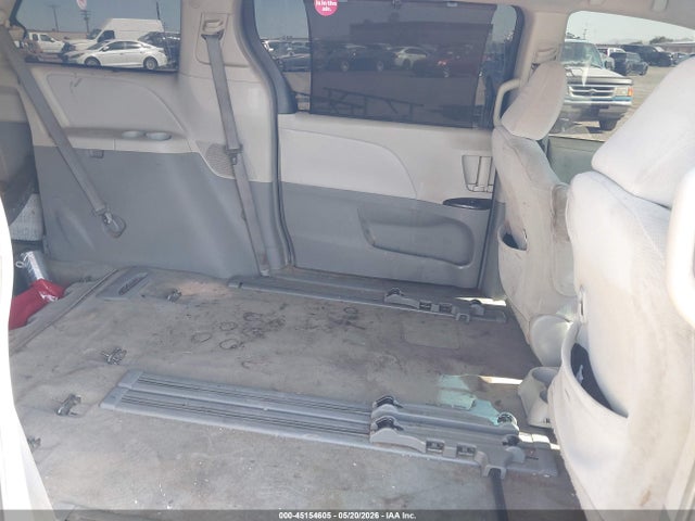 2014 Toyota Sienna Le V6 8 Passenger მანქანა იყიდება აუქციონზე, vin: 5TDKK3DC9ES507072, აუქციონის ნომერი: 45154605
