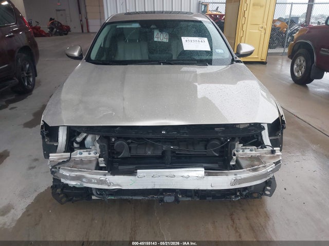 1HGCV3F95JA017069 Honda Accord Hybrid Touring