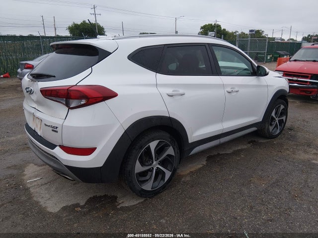 KM8J3CA2XHU423987 Hyundai Tucson Sport