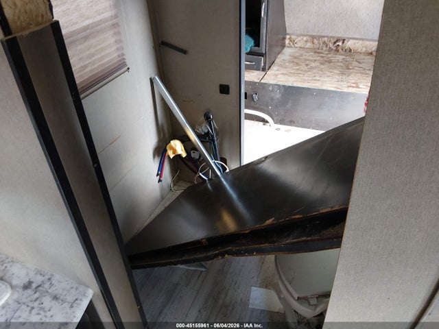 45155961 :رقم المزاد ، 573TE2825J5501091 vin ، 2018 Grand Desi Imagine مزاد بيع