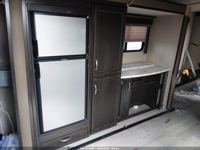 45155961 :رقم المزاد ، 573TE2825J5501091 vin ، 2018 Grand Desi Imagine مزاد بيع
