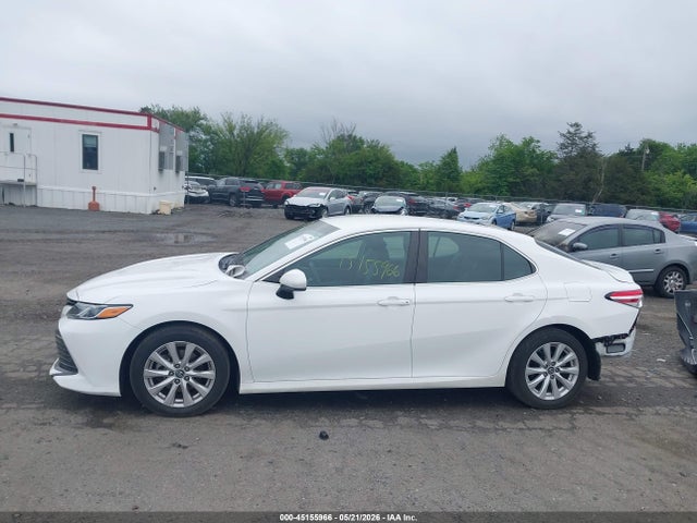 Продажа на аукционе авто 2018 Toyota Camry Le, vin: 4T1B11HK3JU503660, номер лота: 45155966