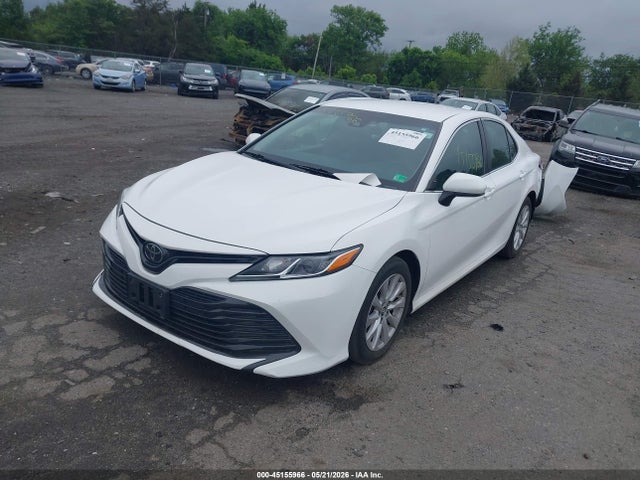 Продажа на аукционе авто 2018 Toyota Camry Le, vin: 4T1B11HK3JU503660, номер лота: 45155966