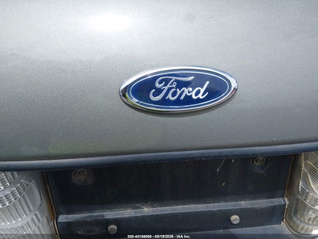 2001 Ford Crown Victoria Lx მანქანა იყიდება აუქციონზე, vin: 2FAFP74W41X132586, აუქციონის ნომერი: 45156080