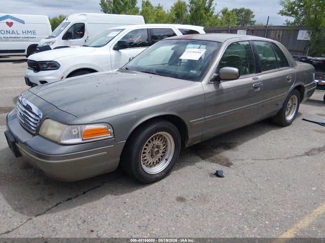 2001 Ford Crown Victoria Lx მანქანა იყიდება აუქციონზე, vin: 2FAFP74W41X132586, აუქციონის ნომერი: 45156080