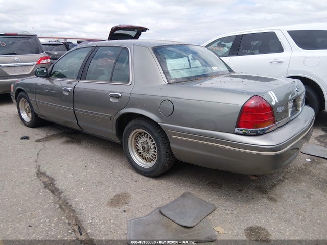 2001 Ford Crown Victoria Lx მანქანა იყიდება აუქციონზე, vin: 2FAFP74W41X132586, აუქციონის ნომერი: 45156080