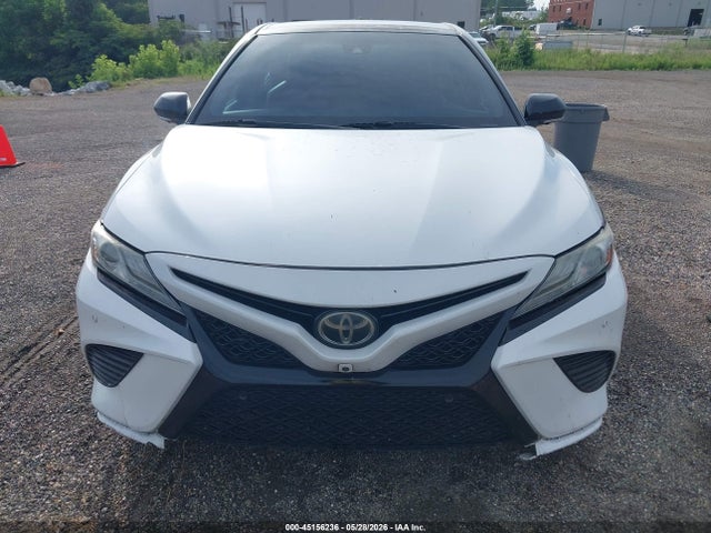 45156236 :رقم المزاد ، 4T1B61HK6JU119504 vin ، 2018 Toyota Camry Xse مزاد بيع