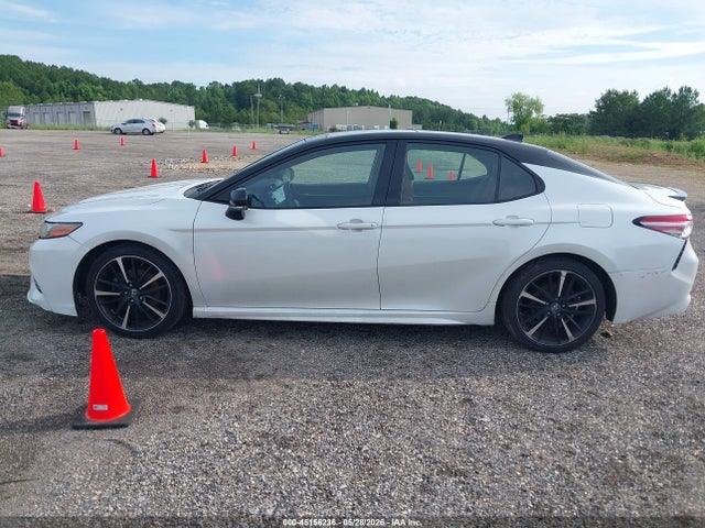 45156236 :رقم المزاد ، 4T1B61HK6JU119504 vin ، 2018 Toyota Camry Xse مزاد بيع